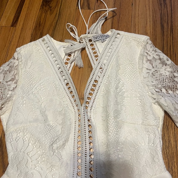 Elegant two sisters White Lace Mini Dress - Picture 5 of 8